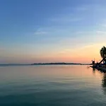 Апартаменты Neon Balaton, Large Botanical Garden, Bicycles, Pet&family Friendly, Outside Kitchen,