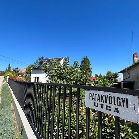 Neon Balaton, Large Botanical Garden, Bicycles, Pet&family Friendly, Outside Kitchen, Apartamento