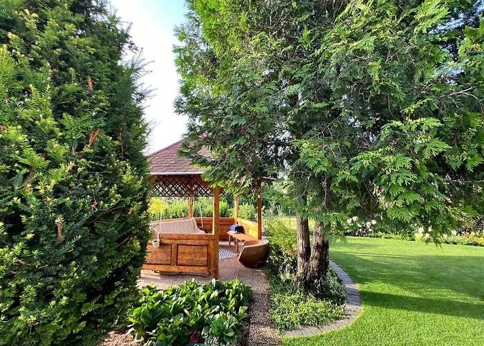 Neon Balaton, Large Botanical Garden, Bicycles, Pet&family Friendly, Outside Kitchen, Apartment *