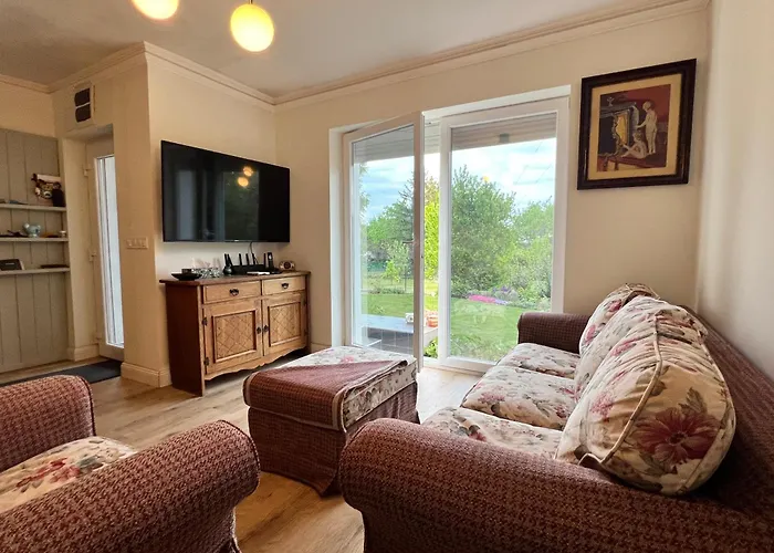 Neon Balaton, Large Botanical Garden, Bicycles, Pet&family Friendly, Outside Kitchen,